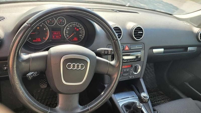 Grå Begagnad 2006 Audi A3 Sportback Comfort Halvkombi | 18 500 kr (Superpris) - Bild 1/4