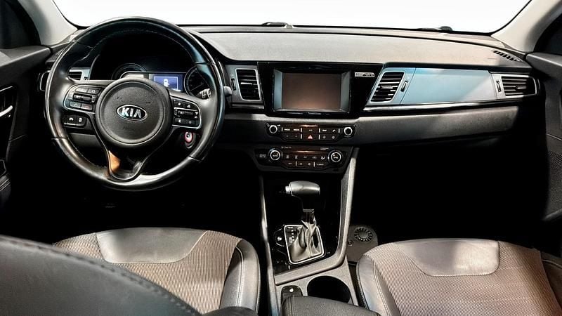 Begagnad Kia Niro 105 HK (77 kW) 2016 Röd SUV