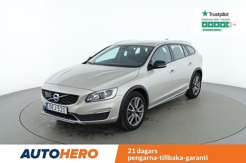 Ljusbrun Begagnad 2016 Volvo V60 CC Kombi | 210 000 kr (Marknadspris) - Bild 1/4