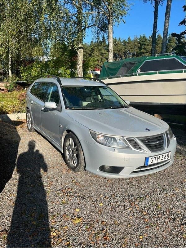 Grå Begagnad 2008 Saab 9-3 Vector Kombi | 32 000 kr (Bra pris) - Bild 1/4