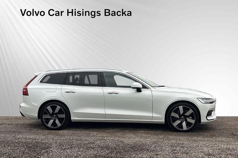 Begagnad Volvo V60 Core 355 HK (261 kW) 2025 Grå Kombi