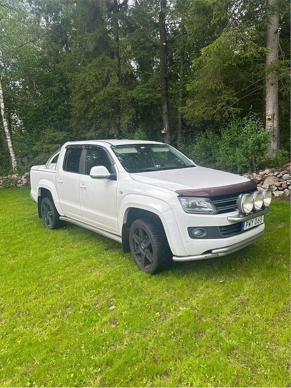 Vit Begagnad 2016 VW Amarok Highline Pickup | 150 000 kr (Marknadspris) - Bild 1/4