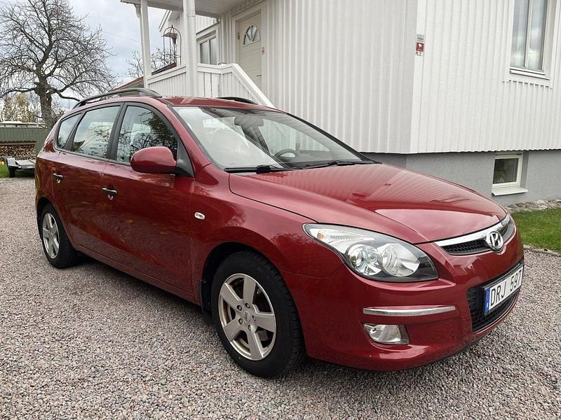 Röd Begagnad 2010 Hyundai i30 Kombi | 57 000 kr (Marknadspris) - Bild 1/4