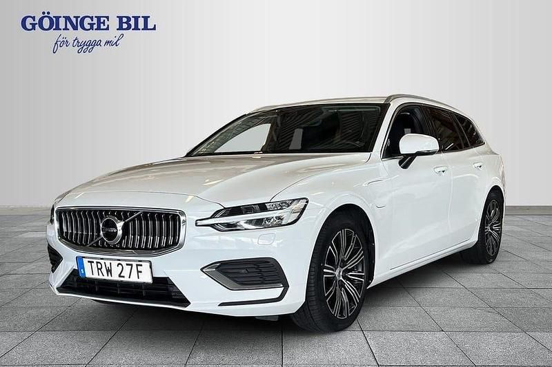 Vit Begagnad 2022 Volvo V60 Kombi | 349 000 kr (Marknadspris) - Bild 1/3