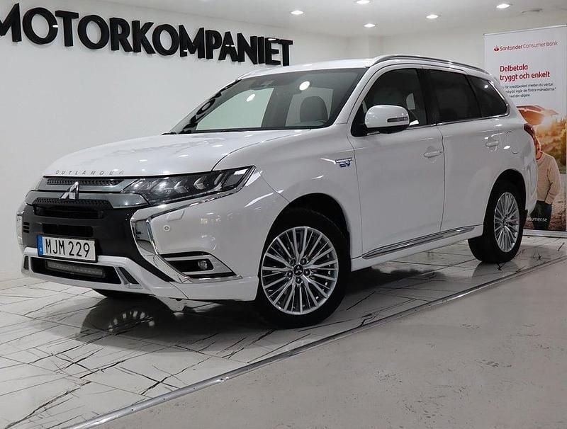 Vit Begagnad 2018 Mitsubishi Outlander P-HEV SUV | 209 900 kr (Marknadspris) - Bild 1/4