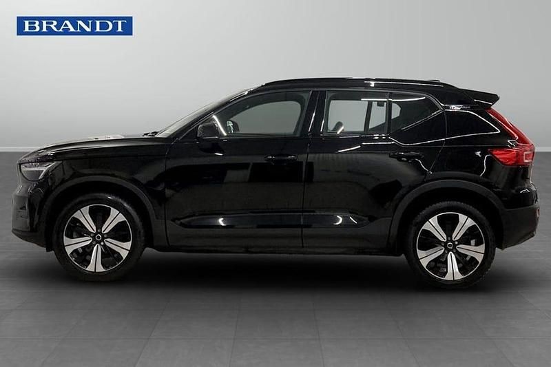 Begagnad Volvo XC40 Core 172 kW (234 HK) 2023 Svart SUV