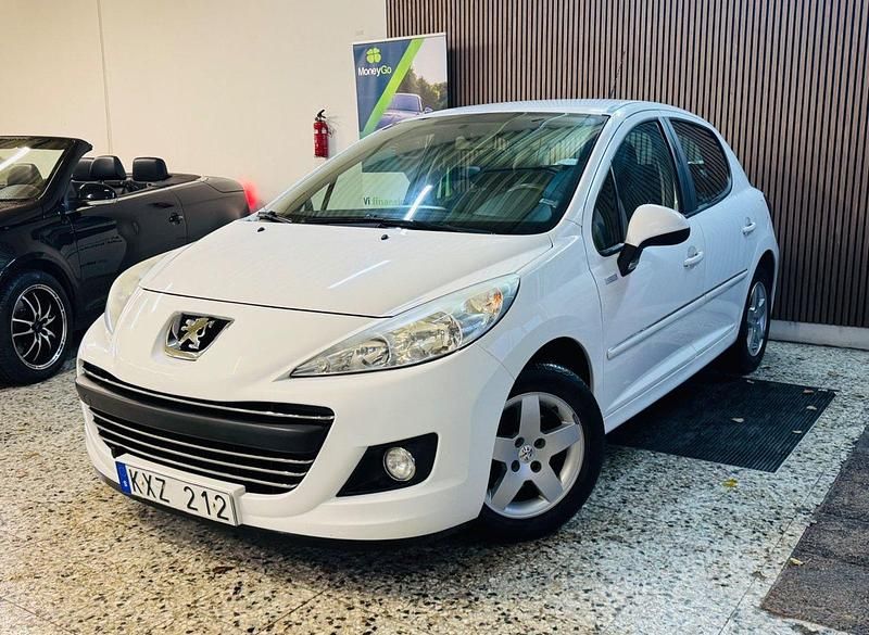 Vit Begagnad 2010 Peugeot 207 Halvkombi | 38 900 kr (Marknadspris) - Bild 1/4