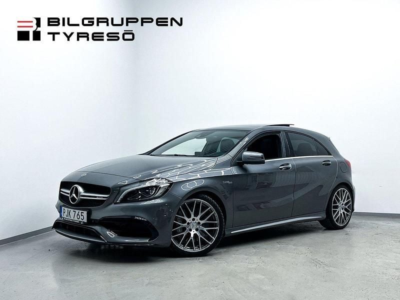 Mörkgrå (grå) Begagnad 2018 Mercedes A45 AMG AMG Minibuss | 309 900 kr (Marknadspris) - Bild 1/4