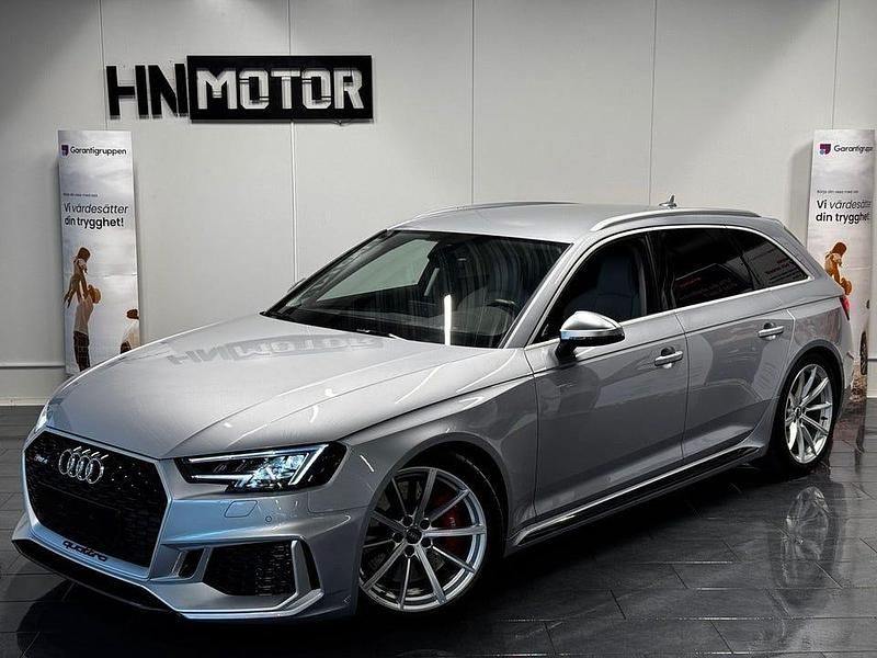 Silver Begagnad 2018 Audi RS4 Sport Kombi | 639 900 kr (Marknadspris) - Bild 1/4