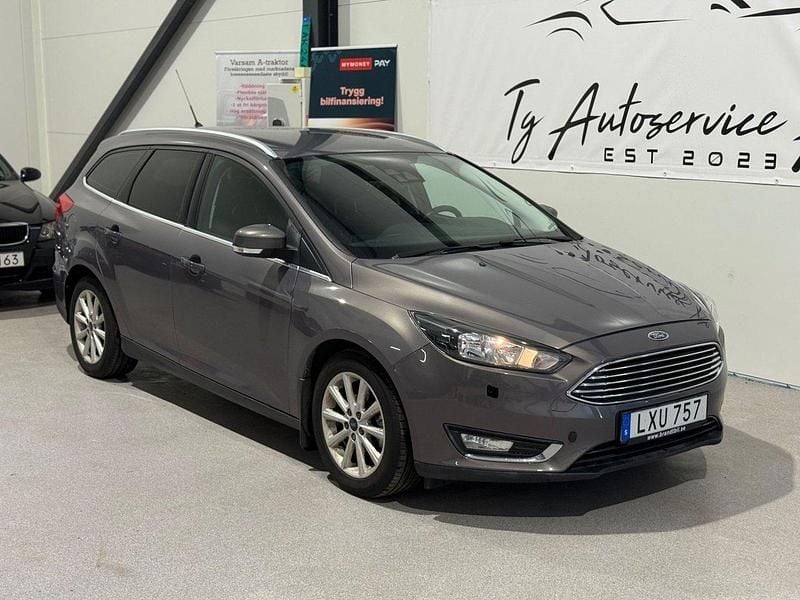 Brun Begagnad 2015 Ford Focus Titanium Kombi | 59 900 kr (Marknadspris) - Bild 1/4