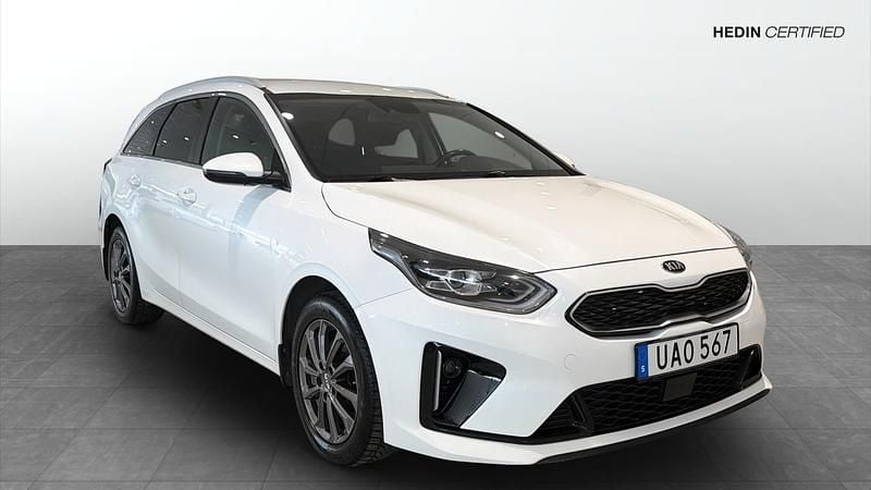 Begagnad Kia Ceed Advance 141 HK (103 kW) 2021 Vit Halvkombi