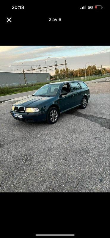 Grön Begagnad 2000 Skoda Octavia Kombi | 3 000 kr (Marknadspris) - Bild 1/4