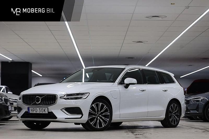 Vit Begagnad 2022 Volvo V60 Core Kombi | 369 900 kr (Marknadspris) - Bild 1/2
