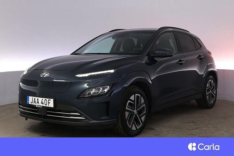 Blå Begagnad 2022 Hyundai Kona Essential SUV | 204 900 kr (Marknadspris) - Bild 1/4