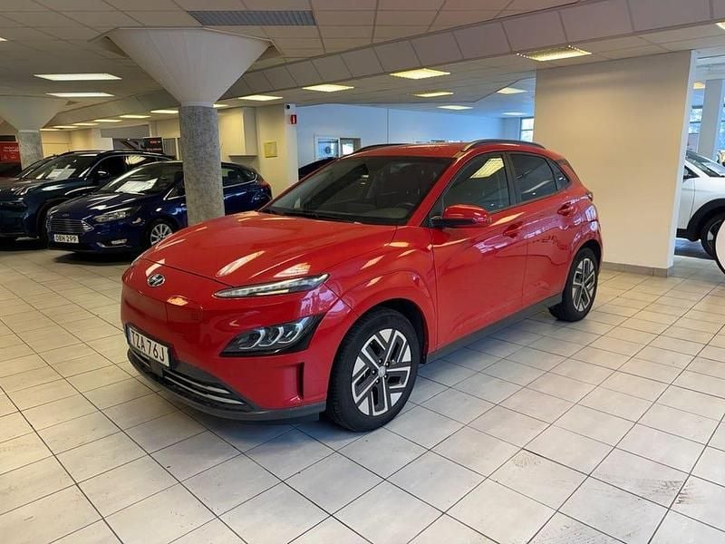 Röd Begagnad 2022 Hyundai Kona Essential SUV | 179 900 kr (Bra pris) - Bild 1/4