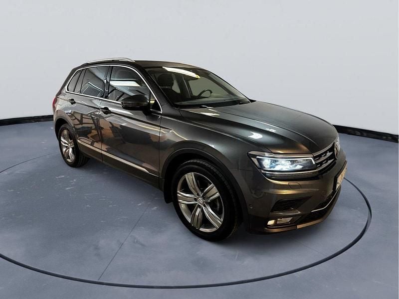 Grå Begagnad 2018 VW Tiguan GT SUV | 264 800 kr (Marknadspris) - Bild 1/4