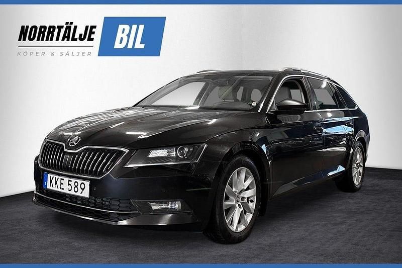 Svart Begagnad 2015 Skoda Superb Style Kombi | 129 900 kr (Marknadspris) - Bild 1/3