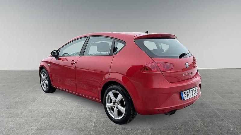 Begagnad Seat Leon Style 162 HK (119 kW) 2010 Röd Halvkombi