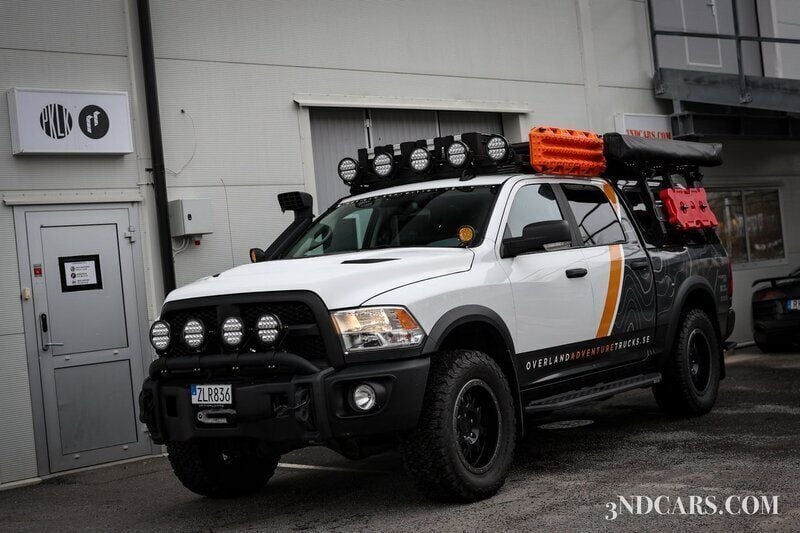 Vit Begagnad 2017 RAM 1500 Pickup | 639 900 kr - Bild 1/4