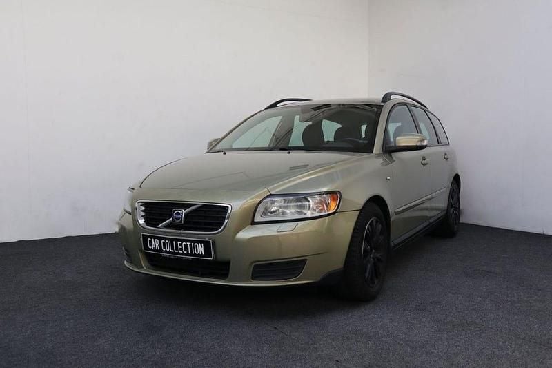 Begagnad Volvo V50 Kinetic 109 HK (80 kW) 2009 Grön Kombi