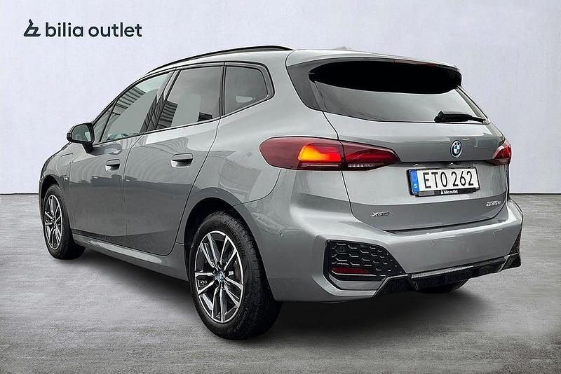 Begagnad BMW 230e Active Tourer M Sport 326 HK (239 kW) 2023 Grå Minibuss