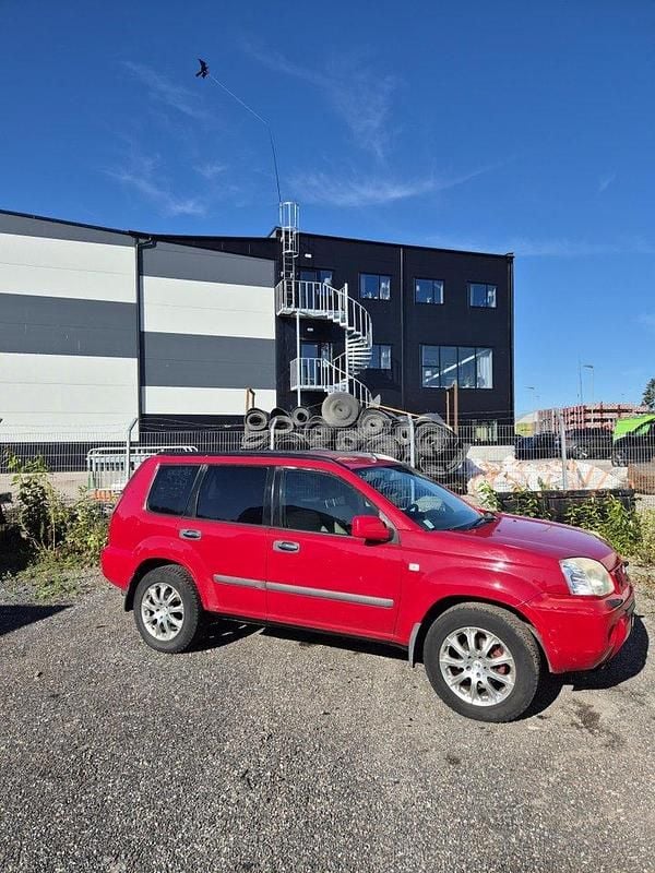 Röd Begagnad 2005 Nissan X-Trail SUV | 19 500 kr - Bild 1/4