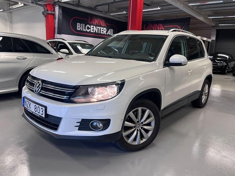 Vit Begagnad 2013 VW Tiguan SUV | 109 900 kr (Marknadspris) - Bild 1/4