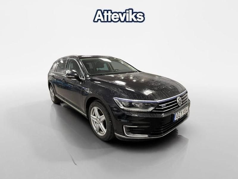 Svart Begagnad 2016 VW Passat GTE Kombi | 139 000 kr (Bra pris) - Bild 1/4