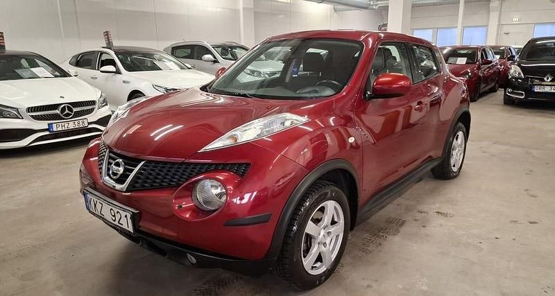 Mörkröd (röd) Begagnad 2012 Nissan Juke SUV | 69 999 kr (Marknadspris) - Bild 1/3