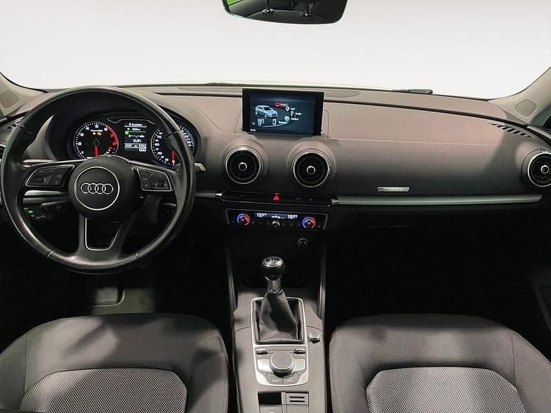 Begagnad Audi A3 Comfort 116 HK (85 kW) 2017 Vit