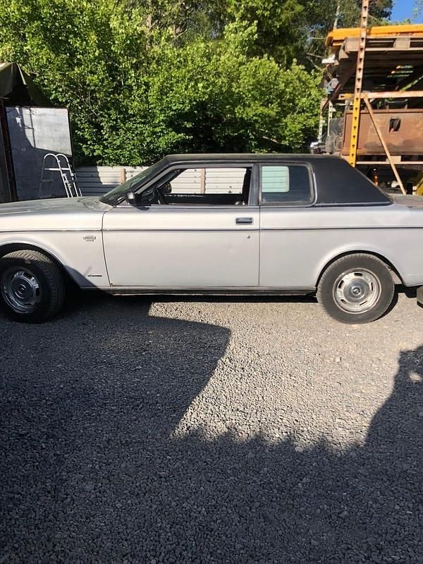 Begagnad 1977 Volvo 262 Sportkupé | 100 000 kr - Bild 1/4
