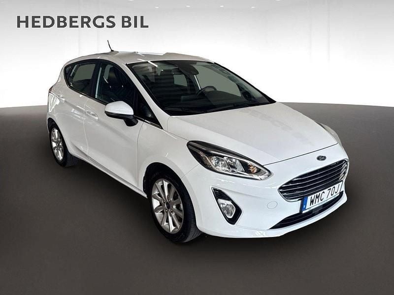 Vit Begagnad 2020 Ford Fiesta Halvkombi | 144 900 kr (Marknadspris) - Bild 1/4