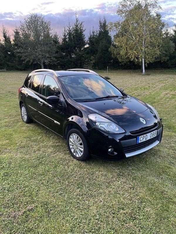 Svart Begagnad 2012 Renault Clio GrandTour Kombi | 43 000 kr (Bra pris) - Bild 1/4