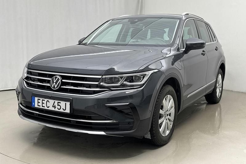 Mörkgrå Begagnad 2023 VW Tiguan Elegance SUV | 344 900 kr (Bra pris) - Bild 1/4