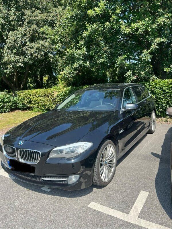 Svart Begagnad 2013 BMW 520 Comfort Edition Kombi | 149 900 kr (Marknadspris) - Bild 1/4