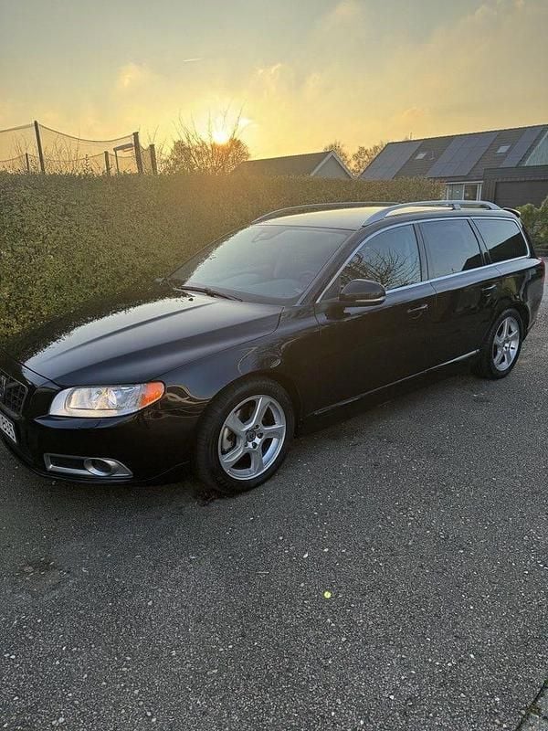 Begagnad 2012 Volvo V70 Summum Kombi | 160 000 kr (Dyr) - Bild 1/4