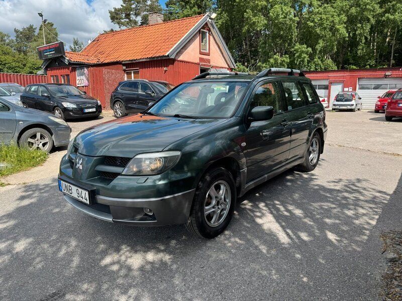 Begagnad Mitsubishi Outlander 161 HK (118 kW) 2003 Mörkgrön SUV