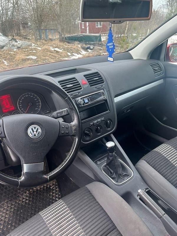 Begagnad VW Golf VI 102 HK (75 kW) 2009 Halvkombi