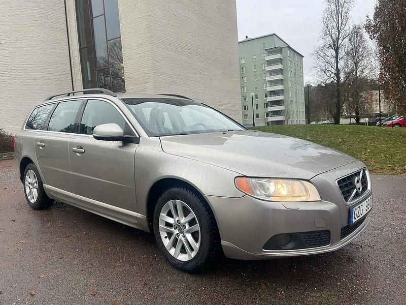 Ljusbrun Begagnad 2013 Volvo V70 Kombi | 88 000 kr (Bra pris) - Bild 1/4