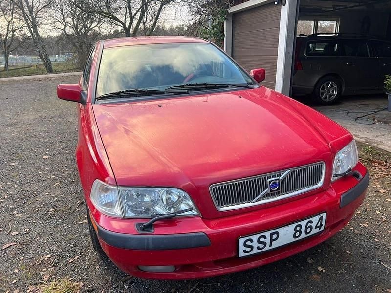 Begagnad 2001 Volvo S40 Sedan | 15 999 kr (Bra pris) - Bild 1/4
