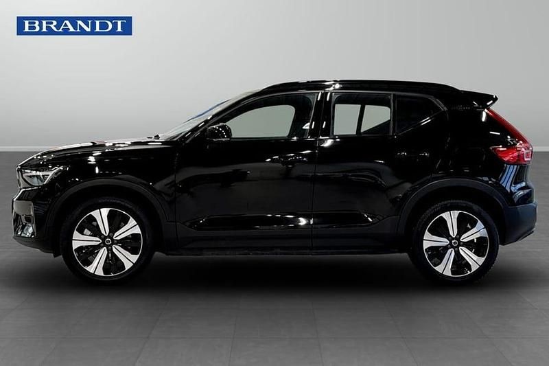 Begagnad Volvo XC40 Plus 172 kW (234 HK) 2023 Svart SUV