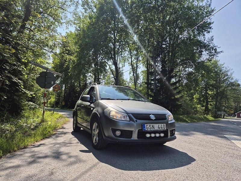 Silver Begagnad 2008 Suzuki SX4 Halvkombi | 38 000 kr (Bra pris) - Bild 1/4