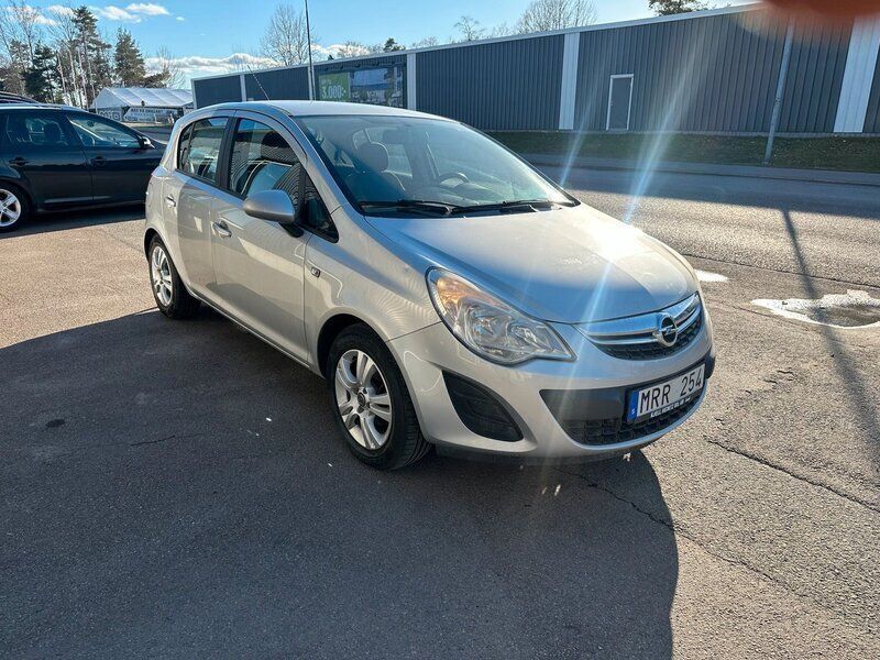 Grå Begagnad 2011 Opel Corsa Enjoy Halvkombi | 42 000 kr (Marknadspris) - Bild 1/4