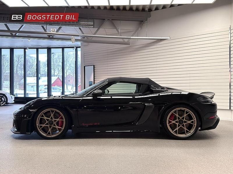 Begagnad Porsche 718 Spyder 500 HK (367 kW) 2024 Svart Cab