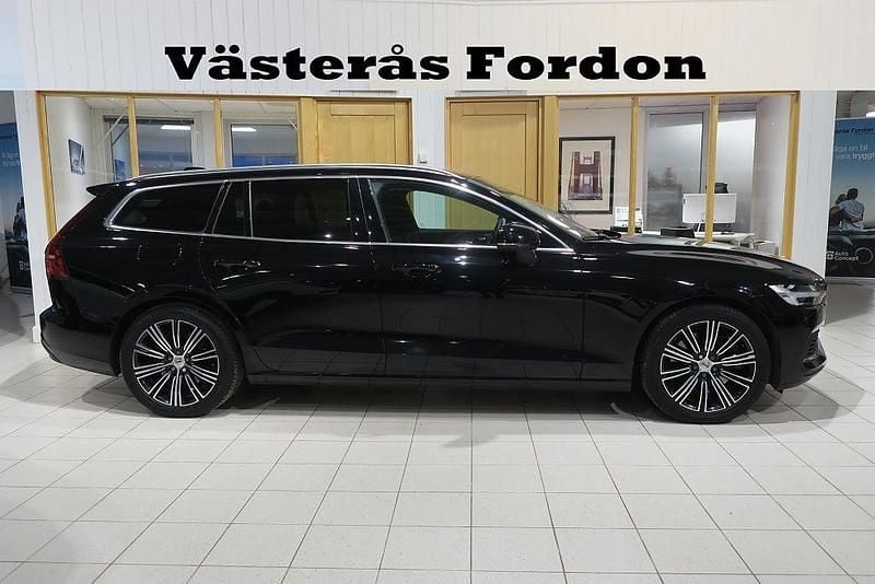 Svart Begagnad 2022 Volvo V60 Core Kombi | 329 900 kr (Bra pris) - Bild 1/4