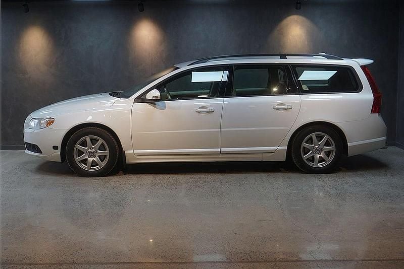 Begagnad Volvo V70 Momentum 200 HK (147 kW) 2009 Vit Kombi