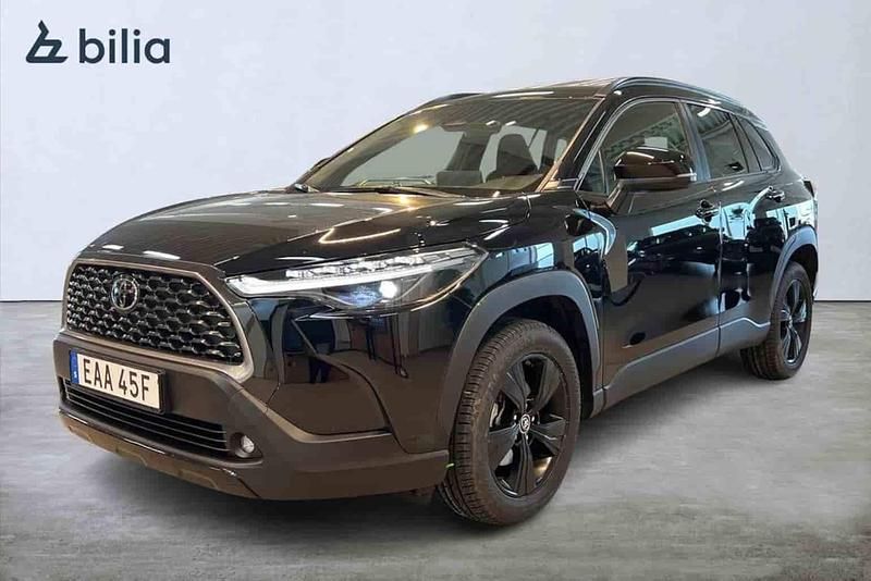 Svart Begagnad 2025 Toyota Corolla Cross SUV | 389 900 kr - Bild 1/1