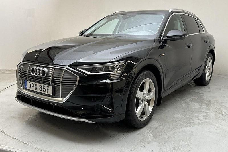 Svart Begagnad 2020 Audi e-tron SUV | 360 000 kr (Marknadspris) - Bild 1/4