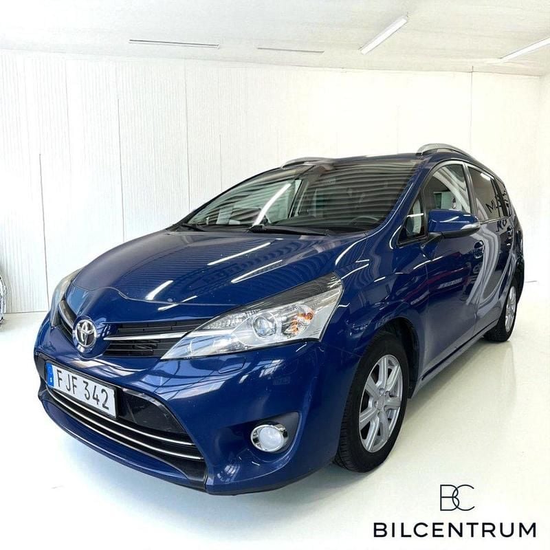 Mörkblå (blå) Begagnad 2014 Toyota Verso Minibuss | 89 900 kr (Marknadspris) - Bild 1/4