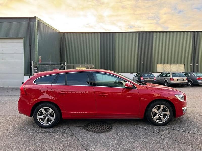 Begagnad Volvo V60 Momentum 181 HK (133 kW) 2014 Röd Kombi